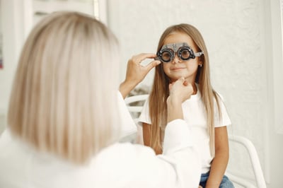 Ritorno a scuola e controlli oculistici: i consigli di Smart Clinic per bambini e adolescenti