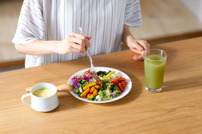 Smart Clinic: come combattere l’intestino pigro dopo l’estate